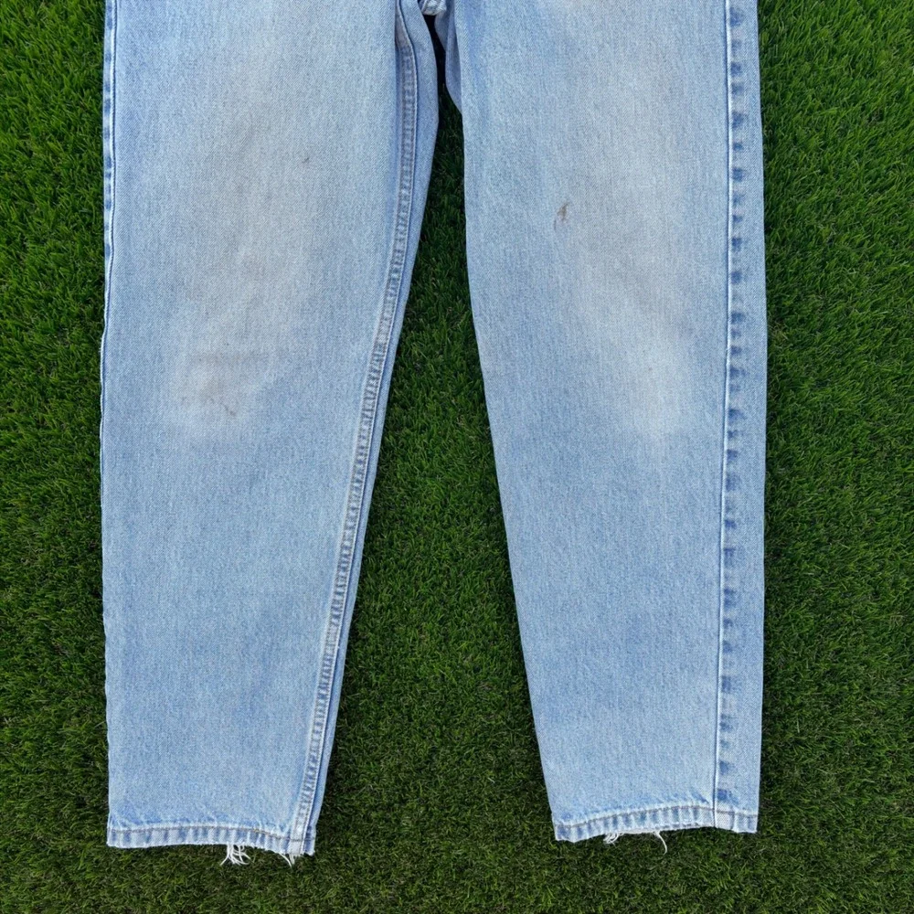 Vintage 90's Levi's 550 Mens 30x30 Relaxed Tapered Light Wash Denim Jeans Frayed